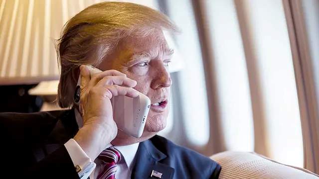 Фото: Getty Images Трамп хоче перенести виробництво iPhone з Китаю у Сполучені Штати