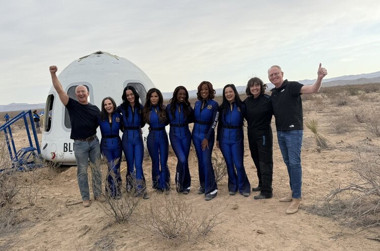 Кеті Перрі полетіла в космос разом з Blue Origin Кеті Перрі полетіла в космос разом з Blue Origin