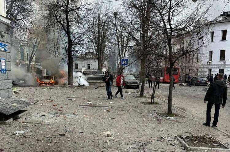 Фото: Сумська міська рада росіяни завдали ракетного удару по Сумах: 34 людини загинули, серед них двоє дітей (оновлено)