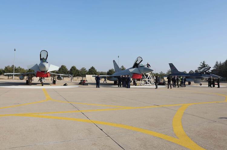 Фото: Мілітарний Винищувачі Британії двічі за тиждень перехоплювали літаки рф у повітряному просторі НАТО – The Telegraph