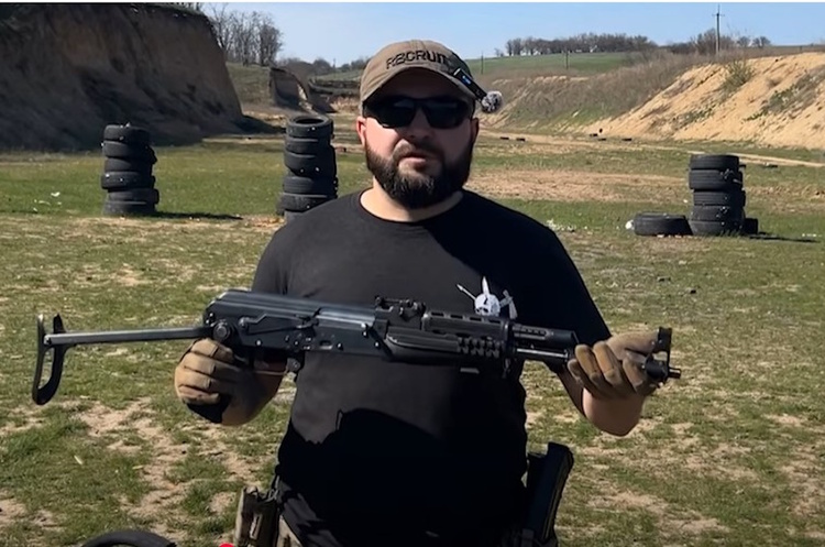 Під Торецьком Україна захопила нову китайську гвинтівку, яку використовували російські війська Під Торецьком Україна захопила нову китайську гвинтівку, яку використовували російські війська