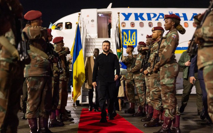 Фото: Getty Images Через російську атаку Зеленський скасував частину свого візиту до ПАР