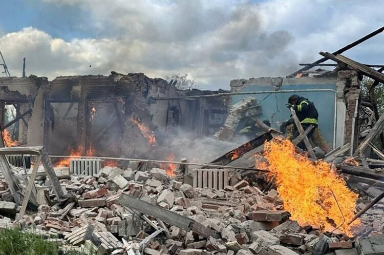 Фото: Донецька обласна прокуратура росіяни скинули авіабомби на приватний сектор Костянтинівки: троє людей загинули