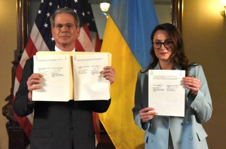 Україна та США підписали стратегічну Угоду про корисні копалини Україна та США підписали стратегічну Угоду про корисні копалини