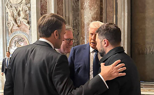 Макрон та Стармер переконали Трампа змінити риторику щодо путіна – Politico Макрон та Стармер переконали Трампа змінити риторику щодо путіна – Politico