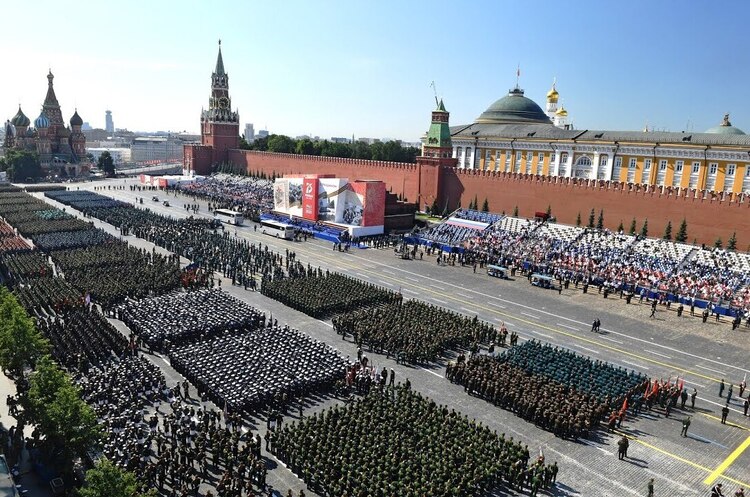 Зеленський попередив «іноземних гостей» путіна про ризик приїжджати в москву на 9 травня Зеленський попередив «іноземних гостей» путіна про ризик приїжджати в москву на 9 травня