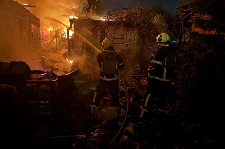 Фото: ДСНС Вночі росіяни випустили по Україні 165 безпілотників, ППО збила 69