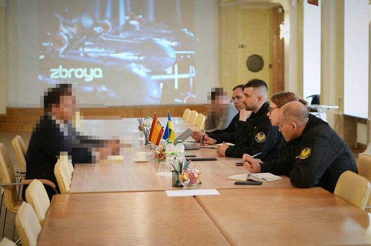Компанія з Іспанії хоче виробляти оборонну техніку в Україні Компанія з Іспанії хоче виробляти оборонну техніку в Україні
