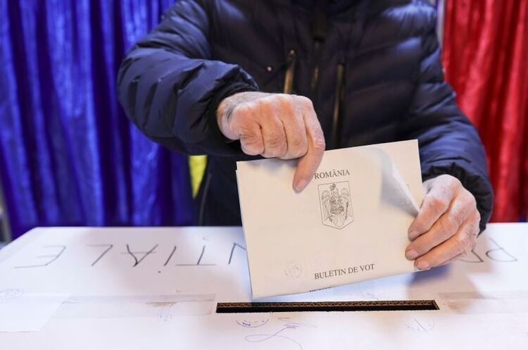 Фото: News.ro. Проросійський кандидат Сіміон переміг у першому турі президентських виборів у Румунії