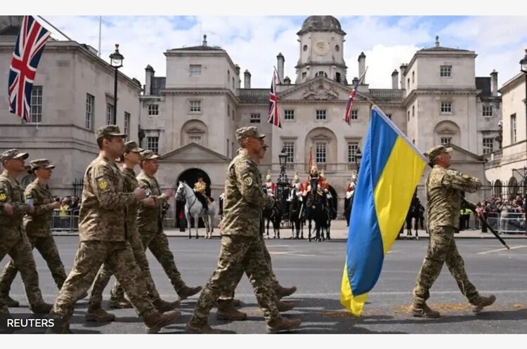 Українські військові долучилися до параду в Британії до 80-річчя Перемоги Українські військові долучилися до параду в Британії до 80-річчя Перемоги