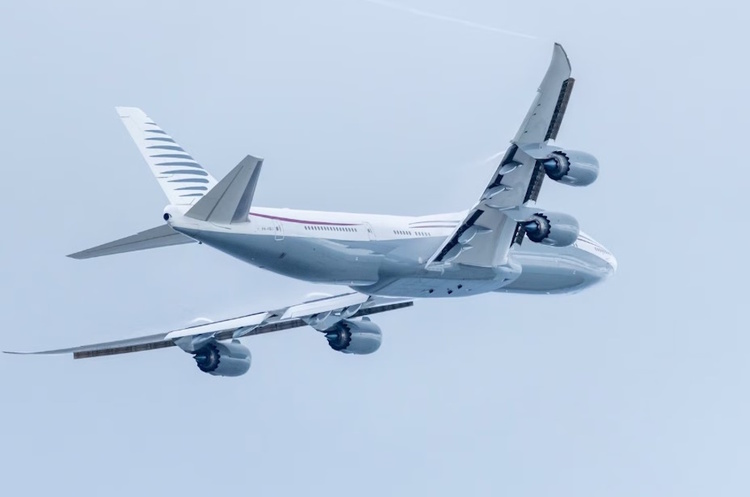 Катар подарує Трампу розкішний Boeing 747-8, який називають «летючим палацом» Катар подарує Трампу розкішний Boeing 747-8, який називають «летючим палацом»