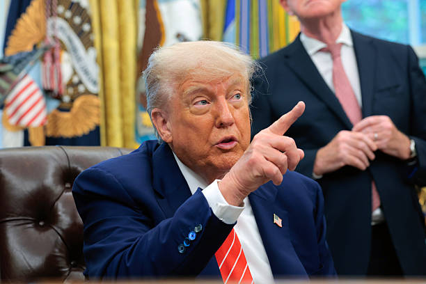 Трамп заявив, що може прилетіти до Туреччини на переговори Зеленського та путіна Трамп заявив, що може прилетіти до Туреччини на переговори Зеленського та путіна
