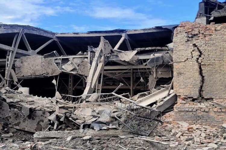 Фото: Сумська ОВА росіяни завдали ракетного удару по промисловому об'єкту в Сумах: є загиблі та поранені (оновлено)