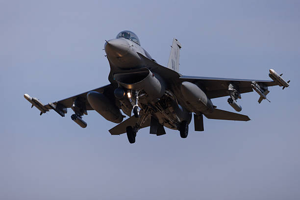      F-16   2025 