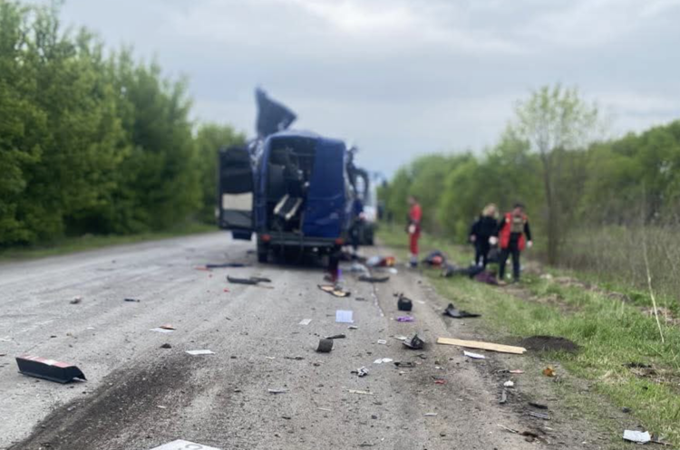 Ворог атакував пасажирський автобус у Сумській області Ворог атакував пасажирський автобус у Сумській області