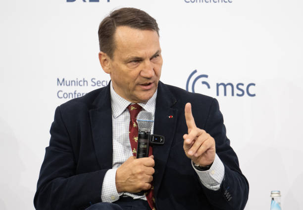 Сікорський заявив, що НАТО до 2030 року стане сильнішим, а у росії буде «жахливе похмілля» Сікорський заявив, що НАТО до 2030 року стане сильнішим, а у росії буде «жахливе похмілля»