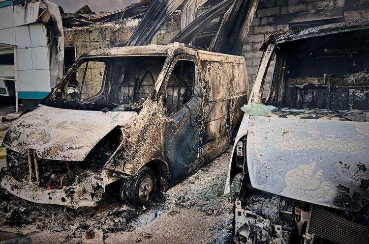 Фото: ДСНС росіяни масовано атакували Київщину: загинула жінка, є поранені
