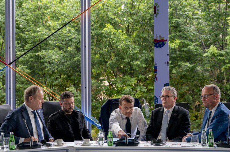 Макрон: «росія не хоче миру і просто намагається виграти час» Макрон: «росія не хоче миру і просто намагається виграти час»