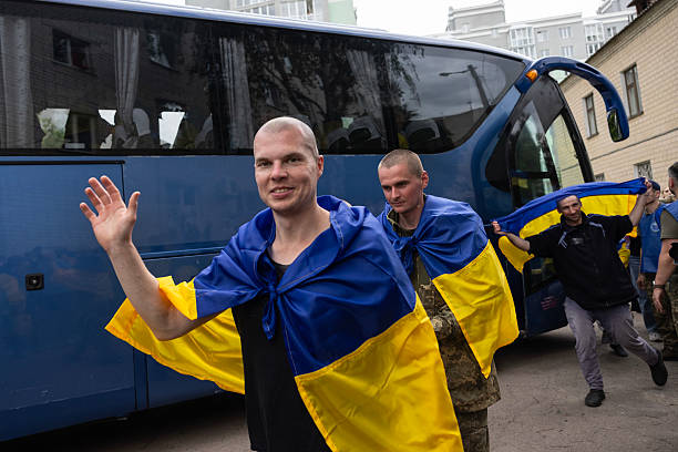Генштаб разом з Міноборони створили довідник для воїнів звільнених з полону Генштаб разом з Міноборони створили довідник для воїнів звільнених з полону