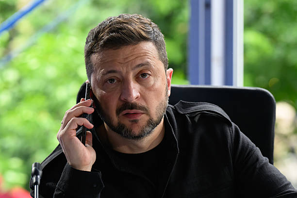 Зеленський заявив, що готовий до формату зустрічі з путіним за участю Трампа Зеленський заявив, що готовий до формату зустрічі з путіним за участю Трампа