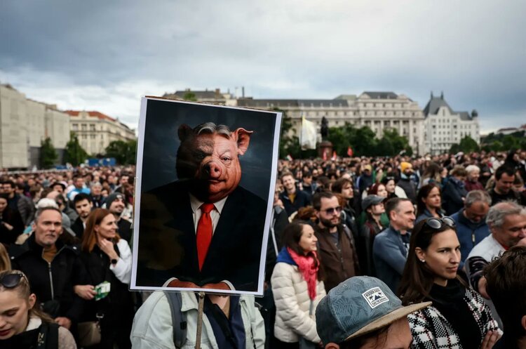 В Угорщині тисячі людей вийшли на протест проти наміру влади прийняти закон про «іноагентів», аналогічний російському В Угорщині тисячі людей вийшли на протест проти наміру влади прийняти закон про «іноагентів», аналогічний російському