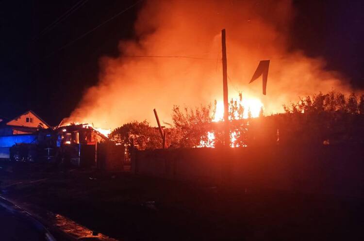 Внаслідок атаки БпЛА по Прилуках загинула сім'я начальника місцевої пожежної частини Внаслідок атаки БпЛА по Прилуках загинула сім'я начальника місцевої пожежної частини