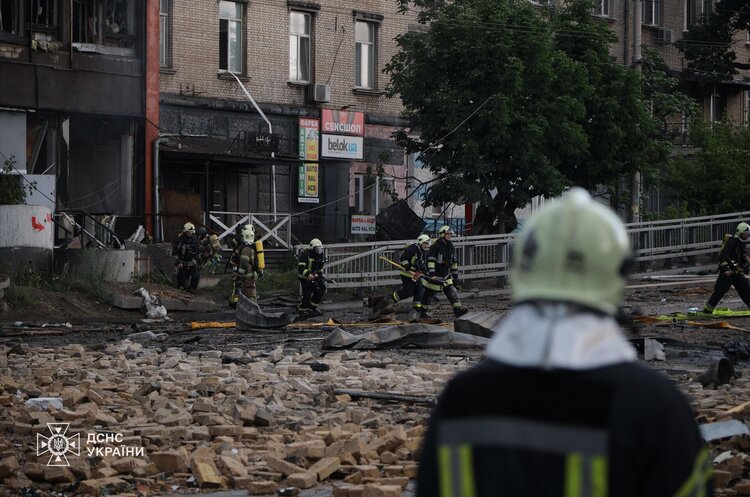Кількість постраждалих внаслідок нічної атаки в Києві зросла до 27 осіб — ДСНС (оновлено) Кількість постраждалих внаслідок нічної атаки в Києві зросла до 27 осіб — ДСНС (оновлено)