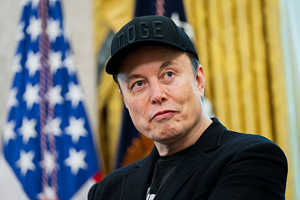 Акції Tesla впали на 14% після публічної сварки Маска з Трампом Акції Tesla впали на 14% після публічної сварки Маска з Трампом