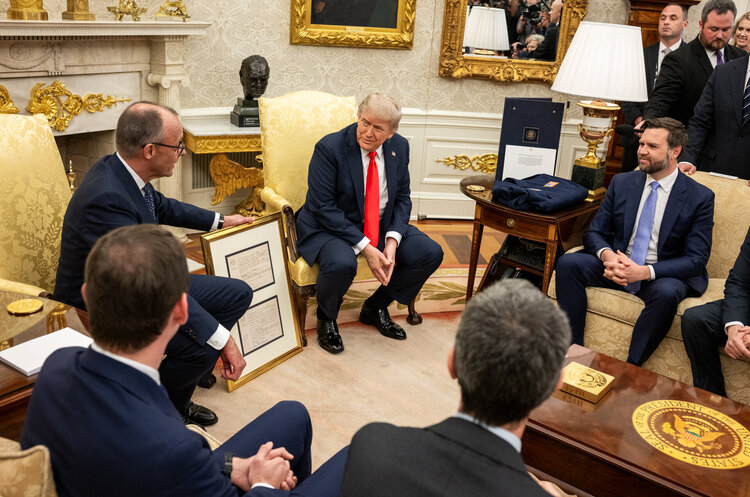 Мерц не повівся на провокацію Трампа: «США вже одного разу завершили війну в Європі» Мерц не повівся на провокацію Трампа: «США вже одного разу завершили війну в Європі»