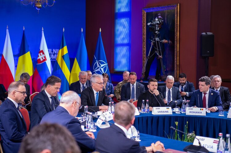 «Інакше росіяни вважатимуть нас слабкими»: президент Литви закликав відключити від SWIFT всі російські банки «Інакше росіяни вважатимуть нас слабкими»: президент Литви закликав відключити від SWIFT всі російські банки