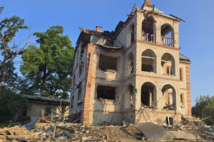 Ворог завдав серії ударів авіабомбами по Куп'янську Ворог завдав серії ударів авіабомбами по Куп'янську