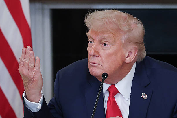 Трамп учергове погрожує ввести односторонні мита – Bloomberg Трамп учергове погрожує ввести односторонні мита – Bloomberg