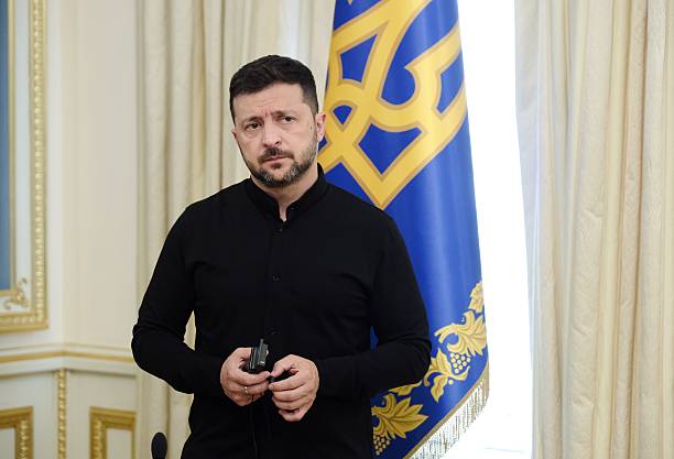 Зеленський заявив, що на Сумському напрямку перебувають 53 000 російських військових Зеленський заявив, що на Сумському напрямку перебувають 53 000 російських військових