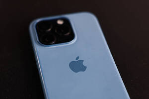 Apple      