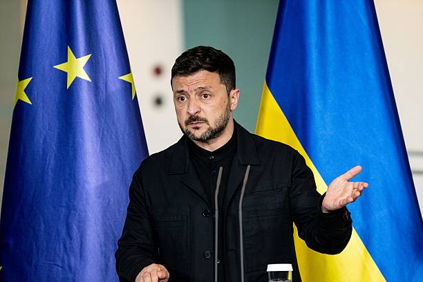 Зеленський хоче обговорити використання заморожених активів рф, санкції та обмеження ціни на нафту на саміті G7 Зеленський хоче обговорити використання заморожених активів рф, санкції та обмеження ціни на нафту на саміті G7