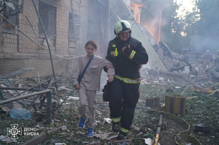 Фото: ДСНС України Масована атака на Києв: є загиблі та поранені (оновлено)