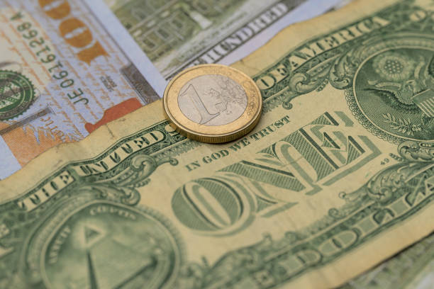 Євро втретє за місяць б'є ціновий рекорд – Мінфін Євро втретє за місяць б'є ціновий рекорд – Мінфін