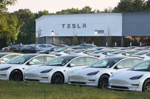  Tesla        
