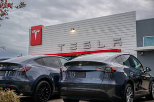  Tesla      Reuters