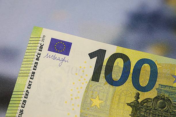Українці в червні купили більше валюти, ніж продали Українці в червні купили більше валюти, ніж продали