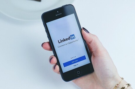     :  LinkedIn    B2B-