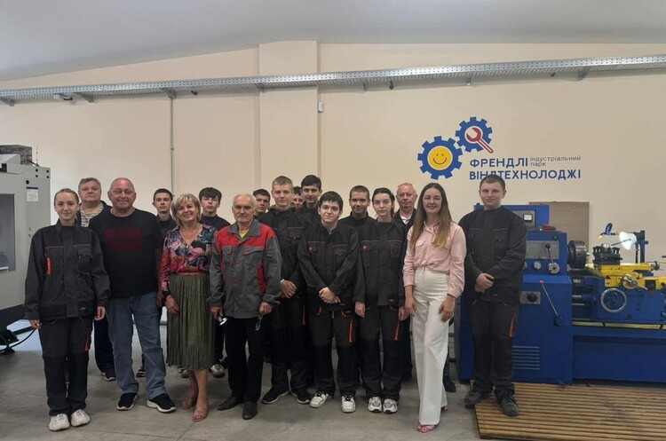 На Закарпатті бізнес дбає про майбутні кадри: як «Френдлі Вінд Технолоджі» змінює профтехосвіту На Закарпатті бізнес дбає про майбутні кадри: як «Френдлі Вінд Технолоджі» змінює профтехосвіту