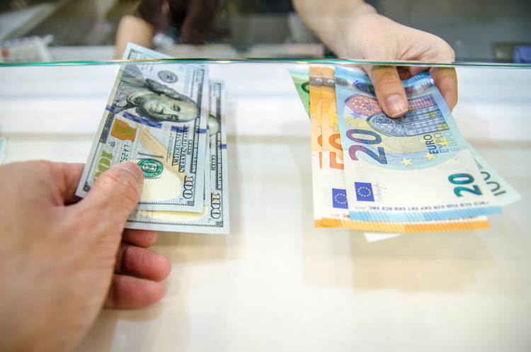Мільярди в іноземних банках. Як ДПС збирає інформацію про гроші українців за кордоном Мільярди в іноземних банках. Як ДПС збирає інформацію про гроші українців за кордоном