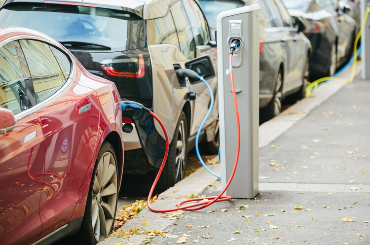 Чому у 2025 році спостерігається різке зростання продажів електромобілів? Чому у 2025 році спостерігається різке зростання продажів електромобілів?