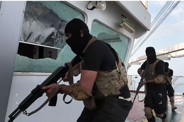 фото Houthi military media center WSJ: хусити потопили два судна в Червоному морі – попри сигнали SOS за дві доби ніхто не прийшов на допомогу