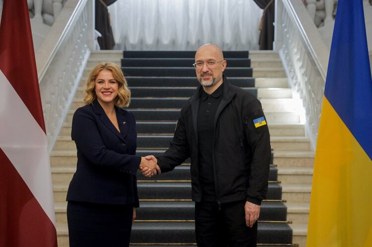 Перша партія латвійської бронетехніки Patria вже в Україні – прем’єр-міністерка країни Перша партія латвійської бронетехніки Patria вже в Україні – прем’єр-міністерка країни