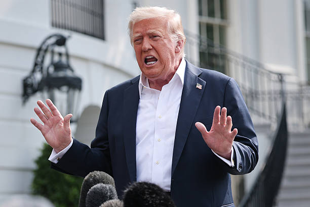 Трамп заявив, що США вже почали постачати союзникам зброю для України Трамп заявив, що США вже почали постачати союзникам зброю для України