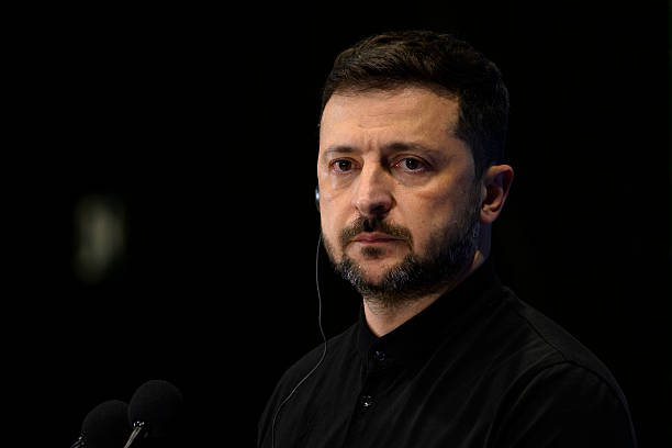 Зеленський зустрівся з новопризначеним главою МО Шмигалем Зеленський зустрівся з новопризначеним главою МО Шмигалем