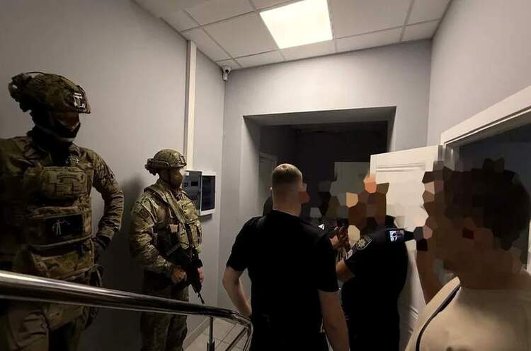 Фото: hromadske У детективів НАБУ проводять обшуки через підозру у зв'язках із рф