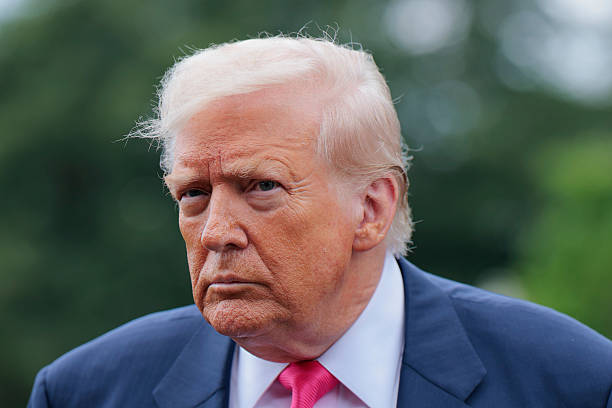 Трамп подав позов на $10 млрд проти WSJ унаслідок згадки в статті про Епштейна Трамп подав позов на $10 млрд проти WSJ унаслідок згадки в статті про Епштейна